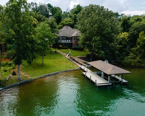 Tellico Lakefront Pet Friendly Villa