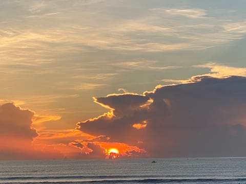 Top Airbnb: Sandy Toes on Cedar - steps from the beach in New Smyrna Beach
