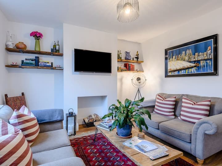 Magna Carta Cottage Houses for Rent in Lincolnshire, England, United