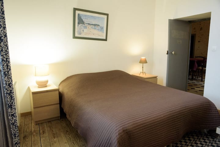 Troisième chambre (1 lit double) - third bedroom (1 double bed)