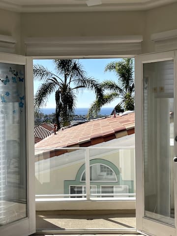 180 oceanviews, outdoor patios, light + bright! gallery image 2