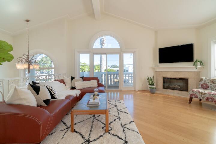 180 oceanviews, outdoor patios, light + bright! gallery image 4