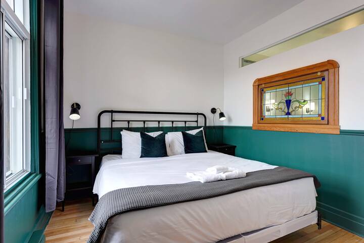 Le Fusion Montréal | Subway | AC | Parking ($) gallery image 5