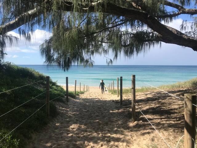 Home in One Mile Beach Forster gallery image 3