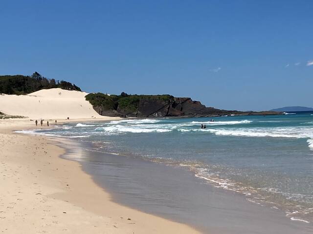 Home in One Mile Beach Forster gallery image 5