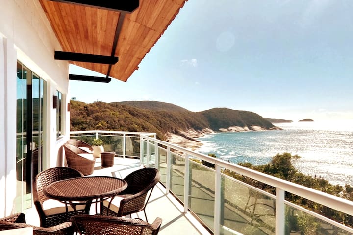 Entire home with 4 bedrooms in Armação Dos Búzios - Beautiful Ocean Front in Buzios – Praia Caravelas