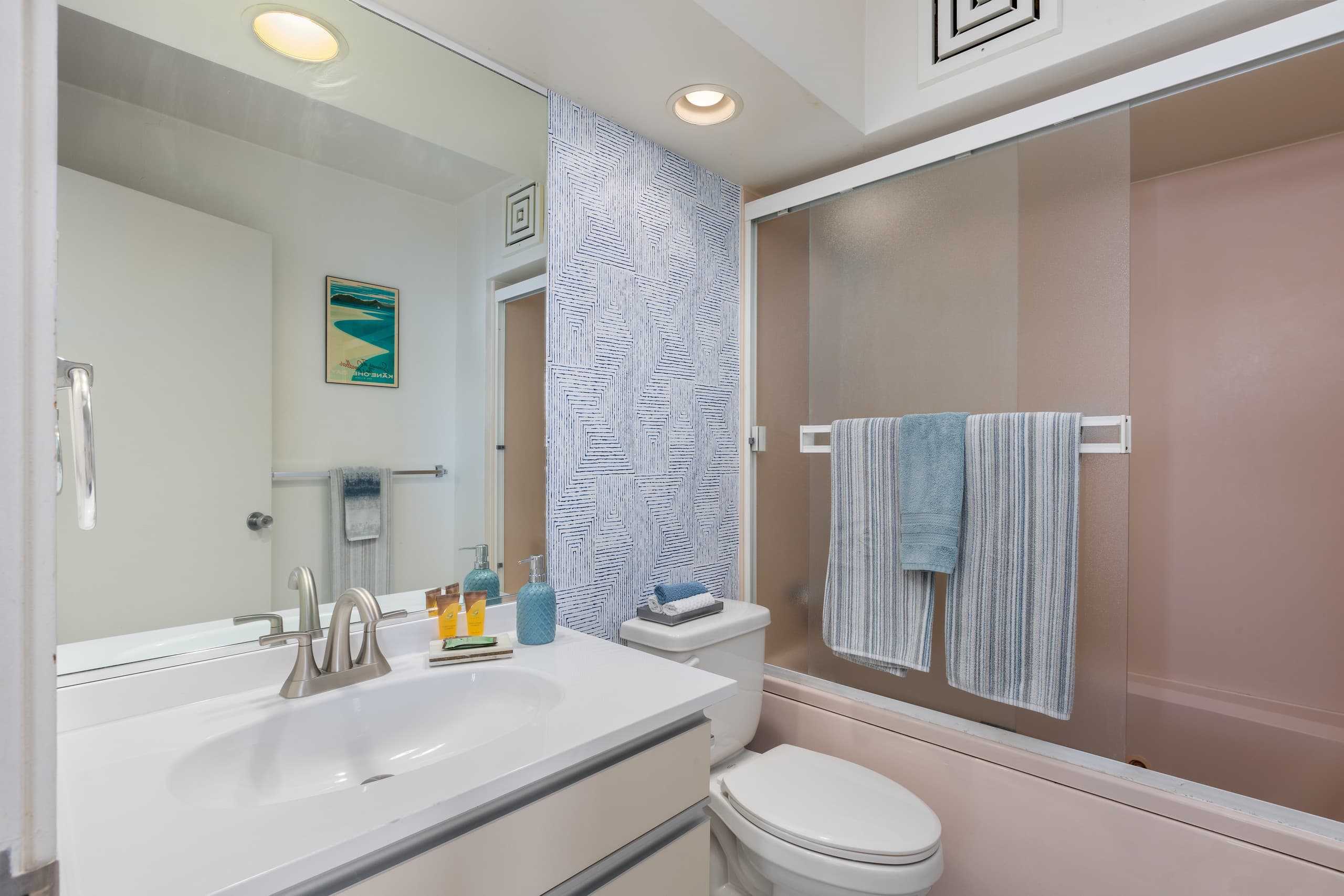 Ilikai Collection # 12. Corner Oceanfront condo ! - Image 14