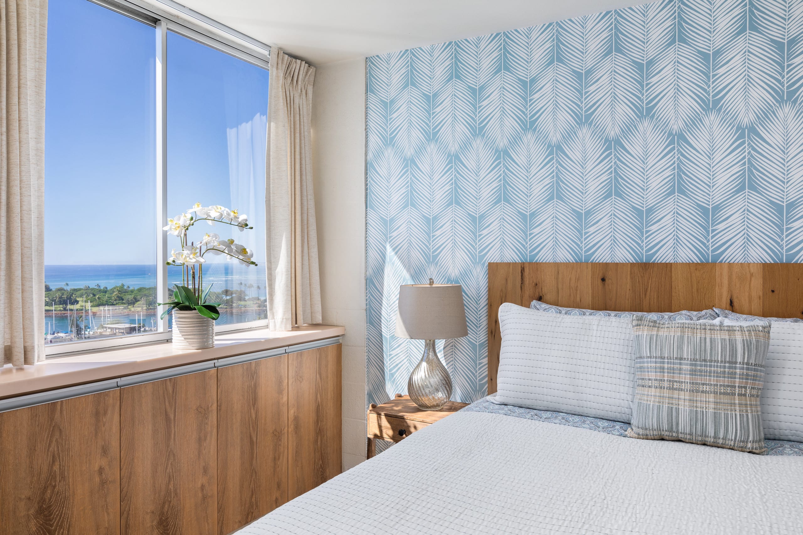 Ilikai Collection # 12. Corner Oceanfront condo ! - Image 11