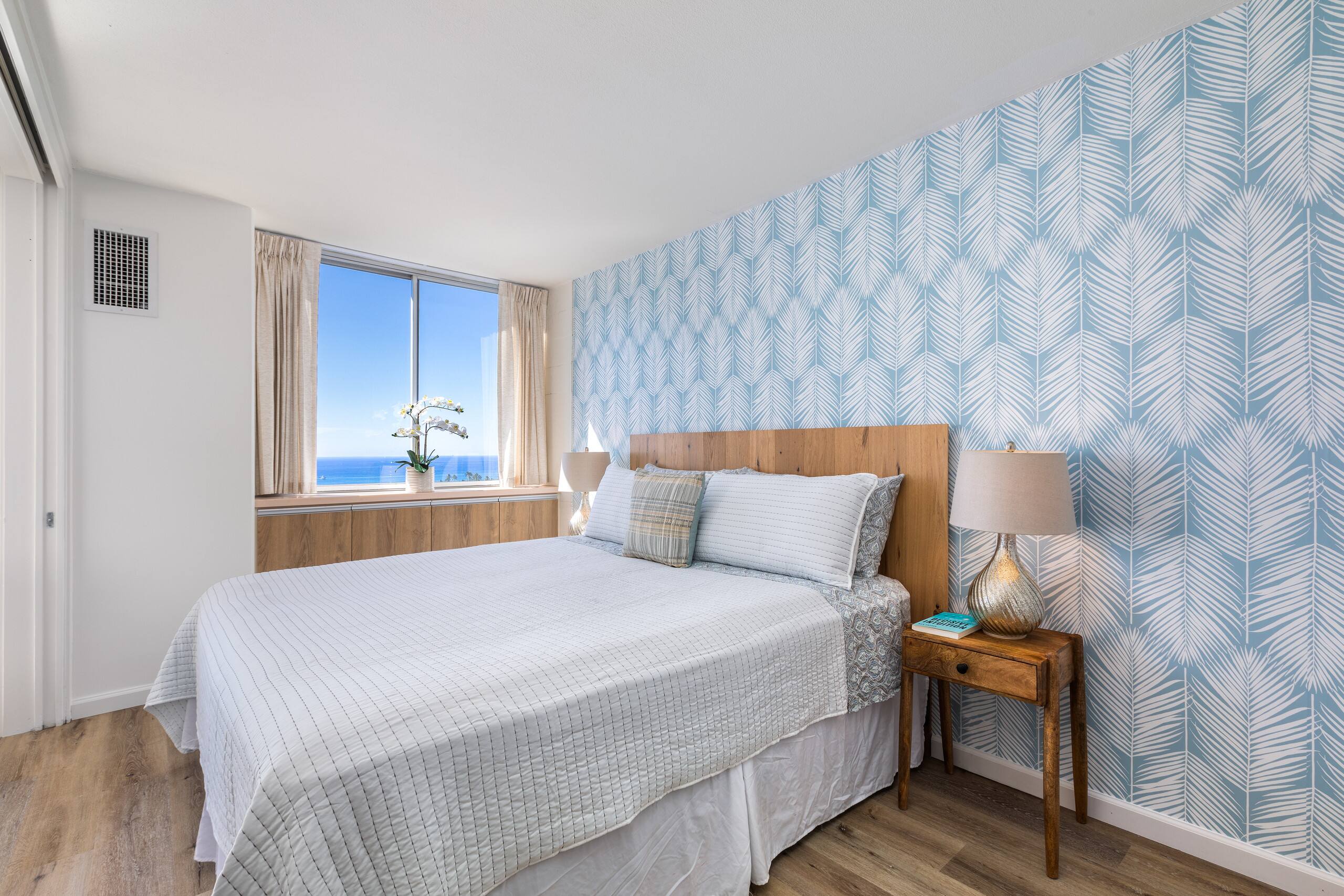 Ilikai Collection # 12. Corner Oceanfront condo ! - Image 12
