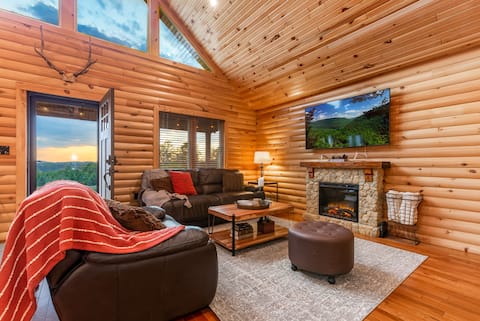 True Cabin Stay/HOT TUB/Game Rm/Coffee Bar/MT View