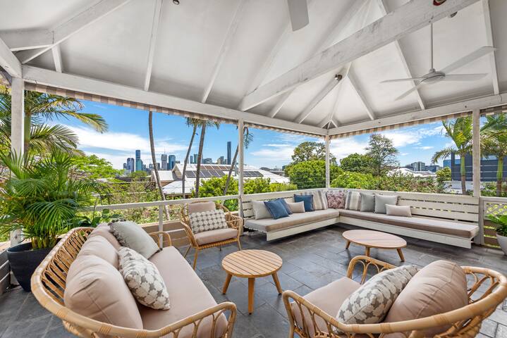 Stunning Executive Home near James Street w/ Pool gallery image 3