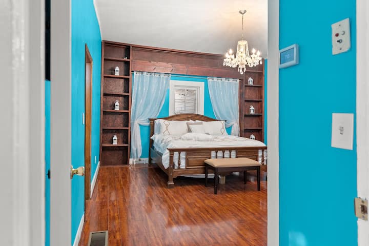 Master bedroom was designed with your comfort and luxury in mind.  We hope you feel like Manor royalty here!
