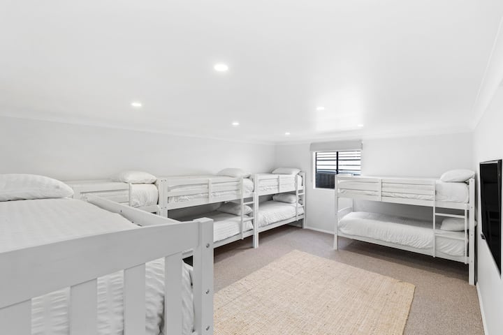 غرفة بطابقين للأطفال - 5 × أسرّة صغيرة