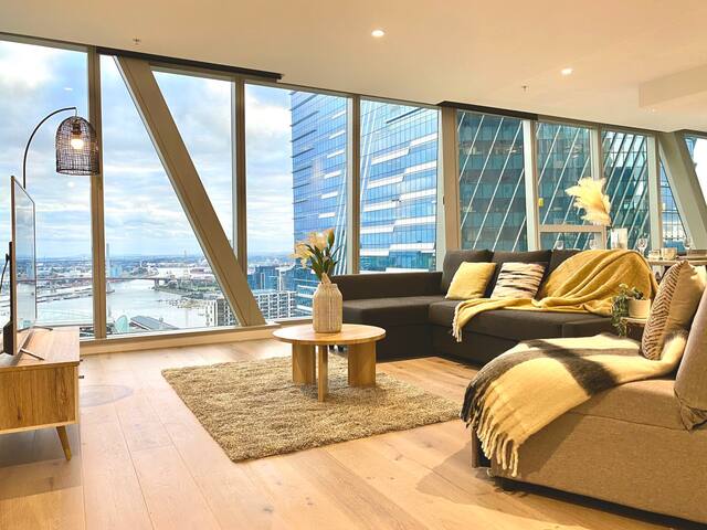 Sky high 3B2B @CBD with pool and sauna gallery image 4