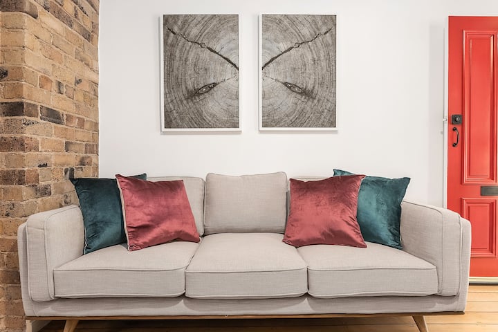 2 mins -> Darling Harbour! Rare 2BR House Ultimo.