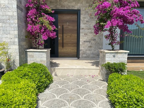 Villa Kalinda: Private Pool Villa Near Airport