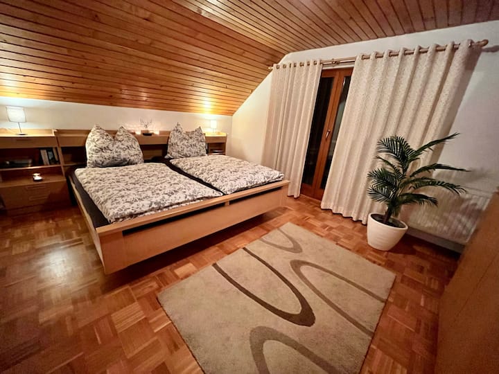 Chambre 3 à l'étage avec accès au balcon