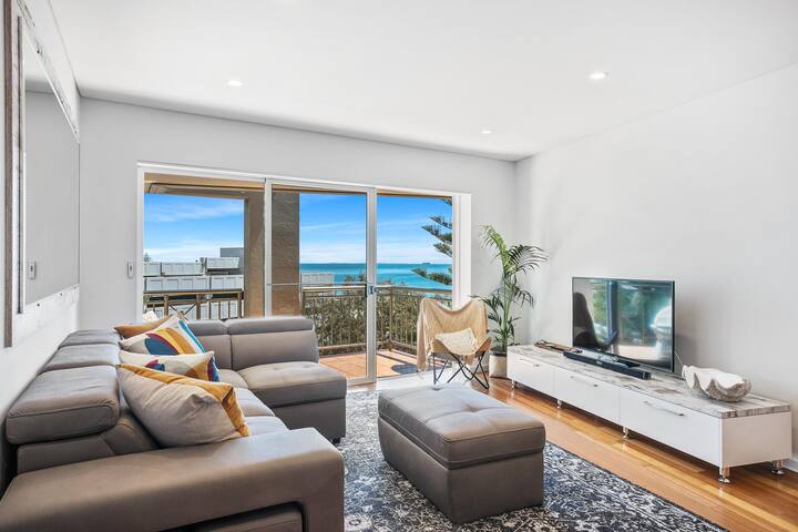 Apartment M401 – coastal style and luxury awaits! gallery image 5