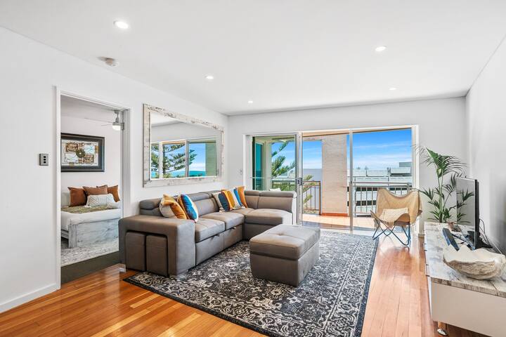 Apartment M401 – coastal style and luxury awaits! gallery image 4