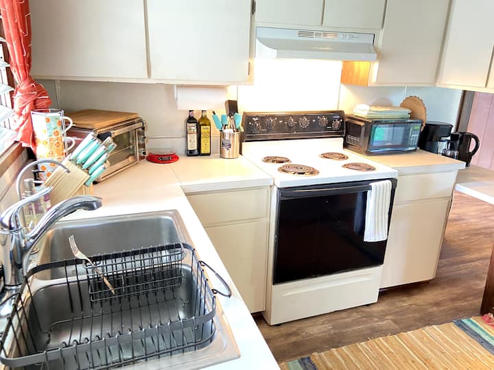 * Charming, Peaceful 3 Bdrm Hilo Home with A/C * photo 5
