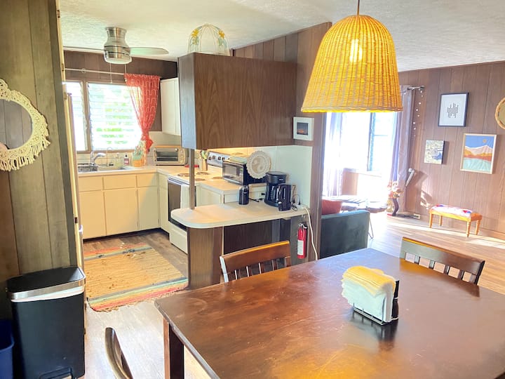 * Charming, Peaceful 3 Bdrm Hilo Home with A/C * photo 4