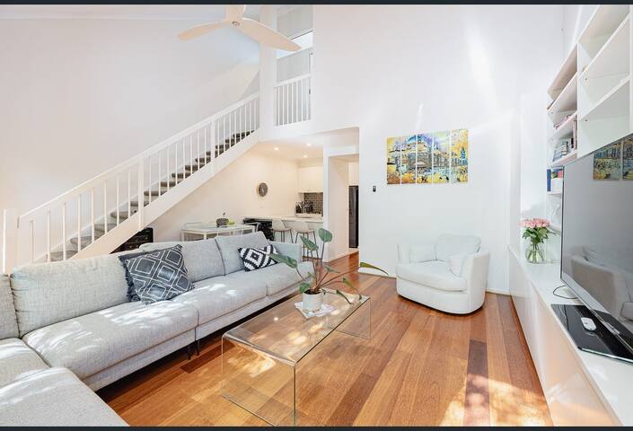 Quiet Oasis in Fabulous Fitzroy gallery image 4