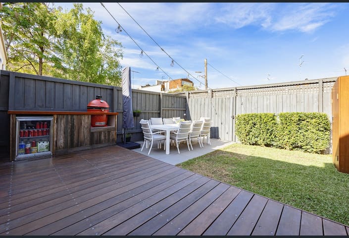 Quiet Oasis in Fabulous Fitzroy