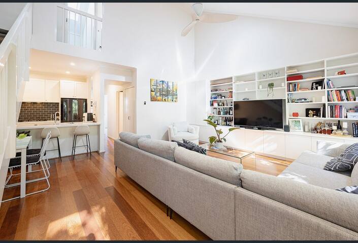 Quiet Oasis in Fabulous Fitzroy gallery image 5