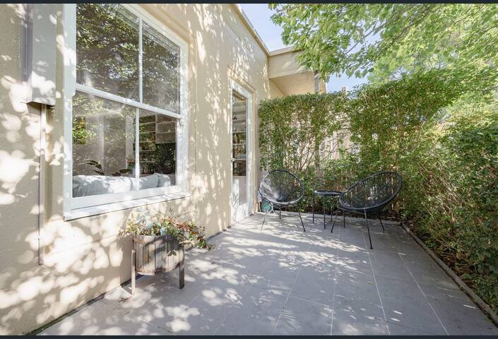 Quiet Oasis in Fabulous Fitzroy gallery image 3