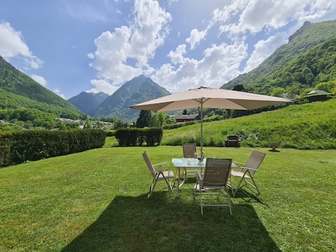 Top performing Airbnb: Garden-level apartment with panoramic view in Cauterets
