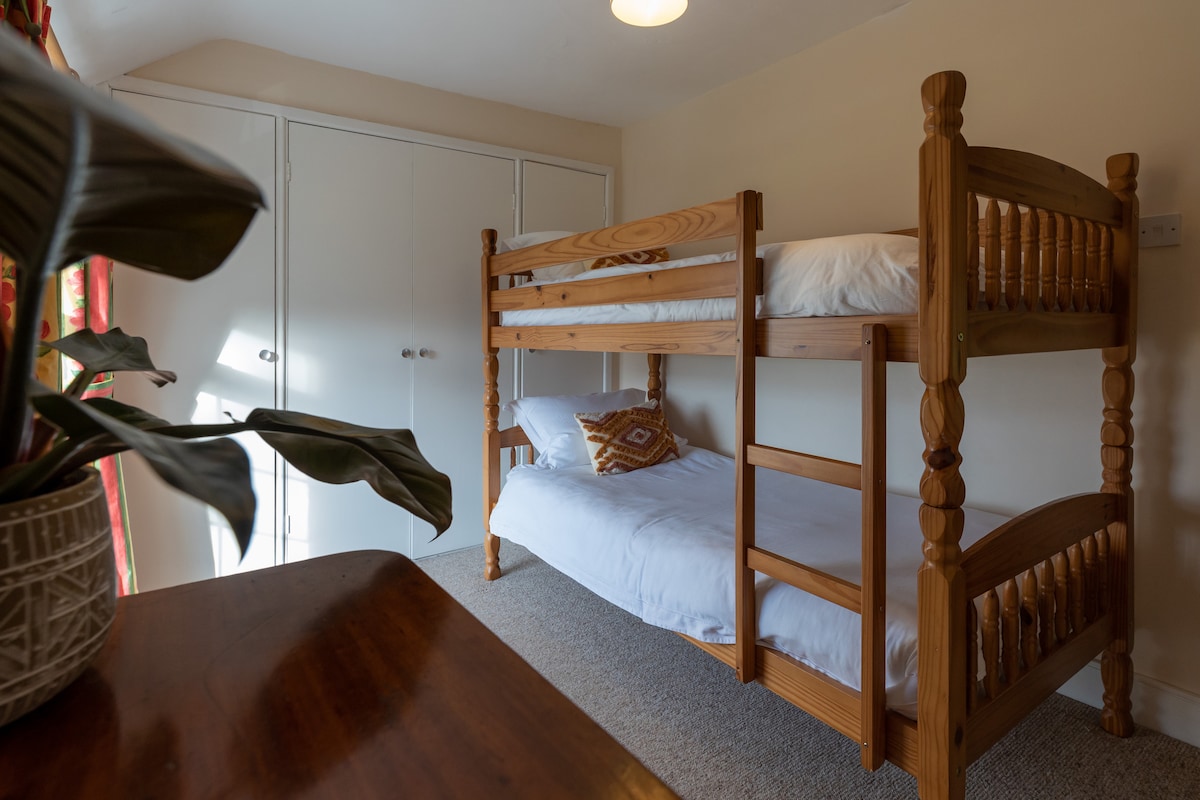 Second floor third bedroom, bunk beds - Suitable for 2 children
