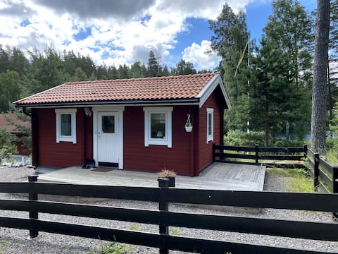 Popular Airbnb listing: Close to nature by the lake in Uttran, near Stockholm in Stockholms