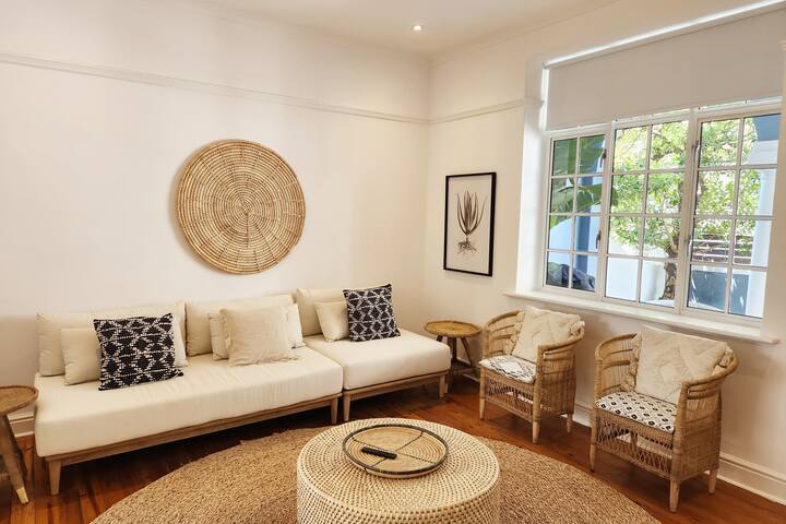 Trendy Beachfront Villa in Muizenberg gallery image 5