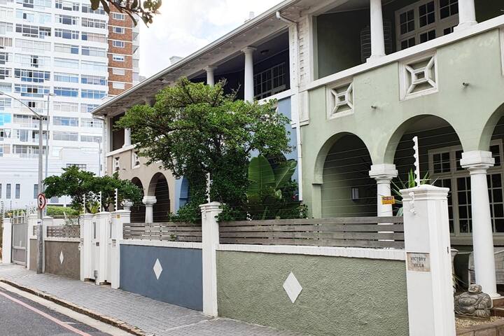 Trendy Beachfront Villa in Muizenberg gallery image 2