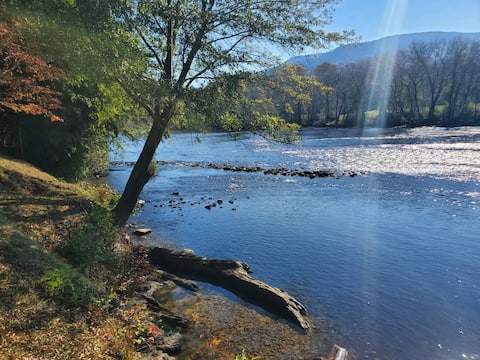 Hiwassee Riverside Retreat