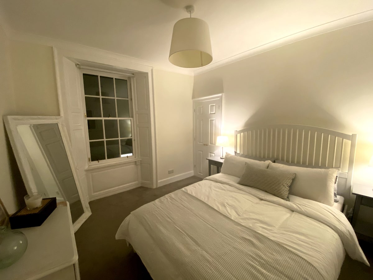 ห้องนอน 1: เตียงคิงไซส์