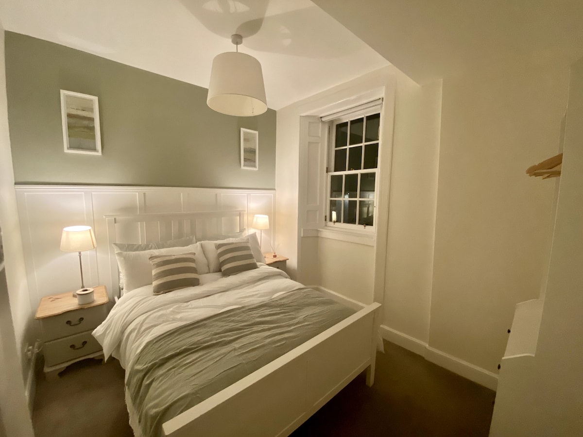 ห้องนอน 2: เตียงใหญ่