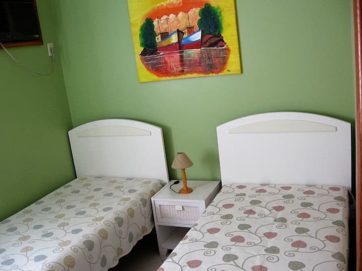 DHOMA e dytë E GJUMIT me banjë anësore