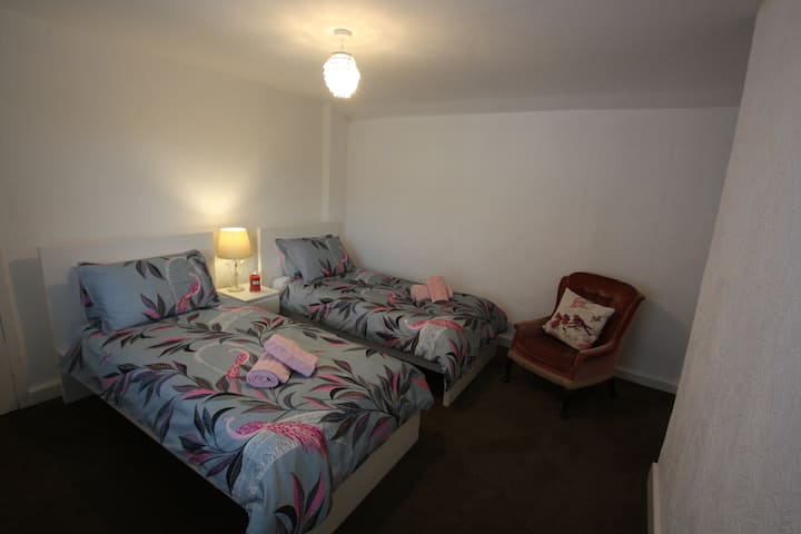 חדר שינה מספר 2, 2 מיטות יחיד