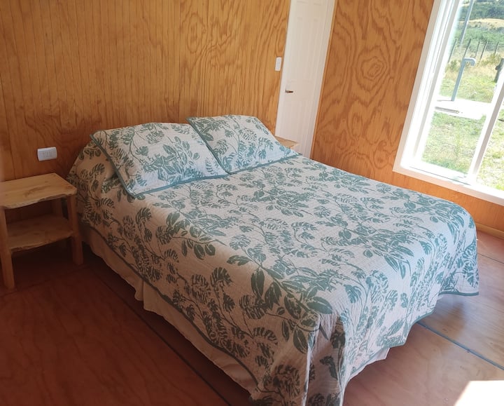 Მასტერ-საძინებელი საკუთარი სააბაზანოთი.