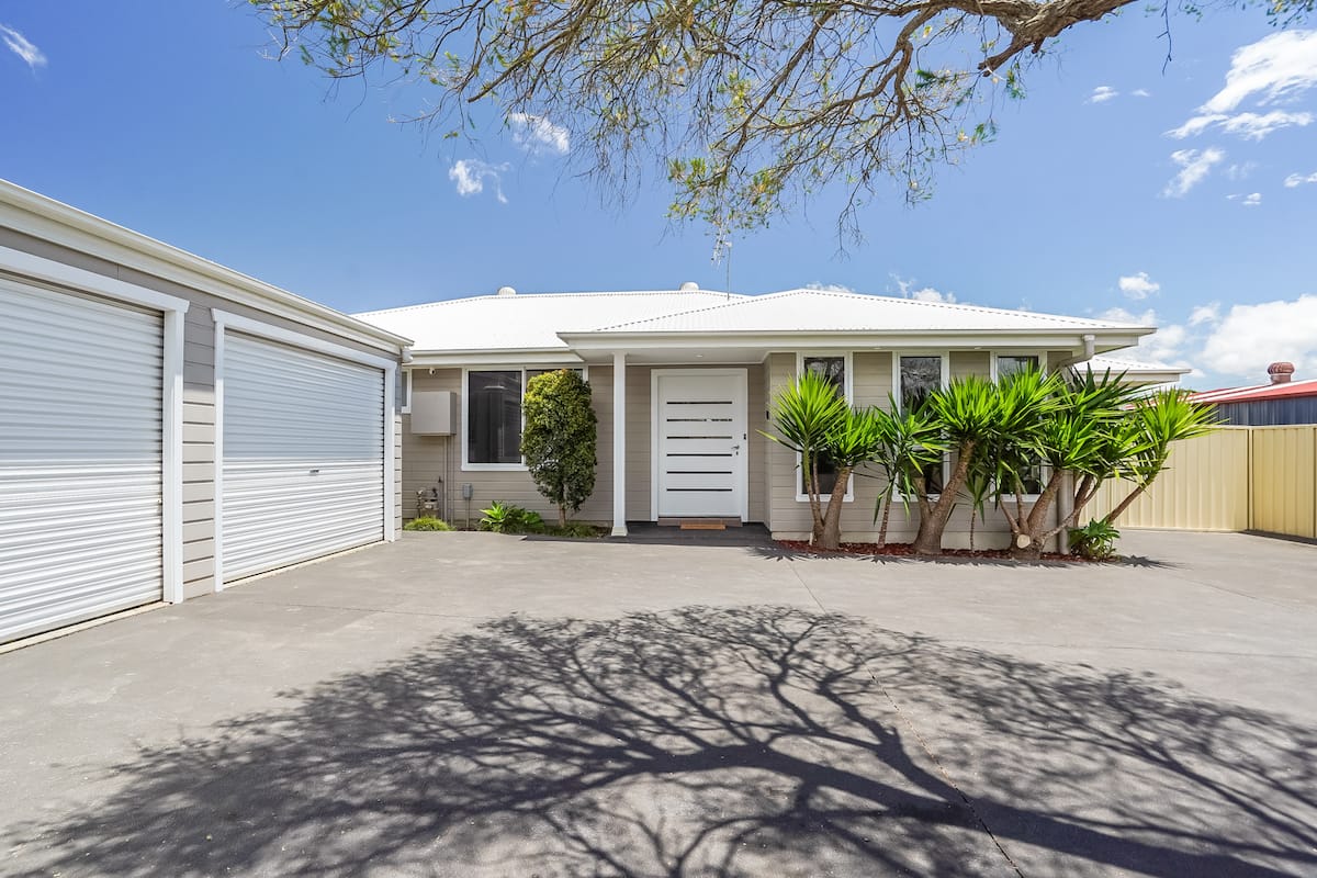 Stylish and comfortable 4 bedrooms. Walk to town, photo 2