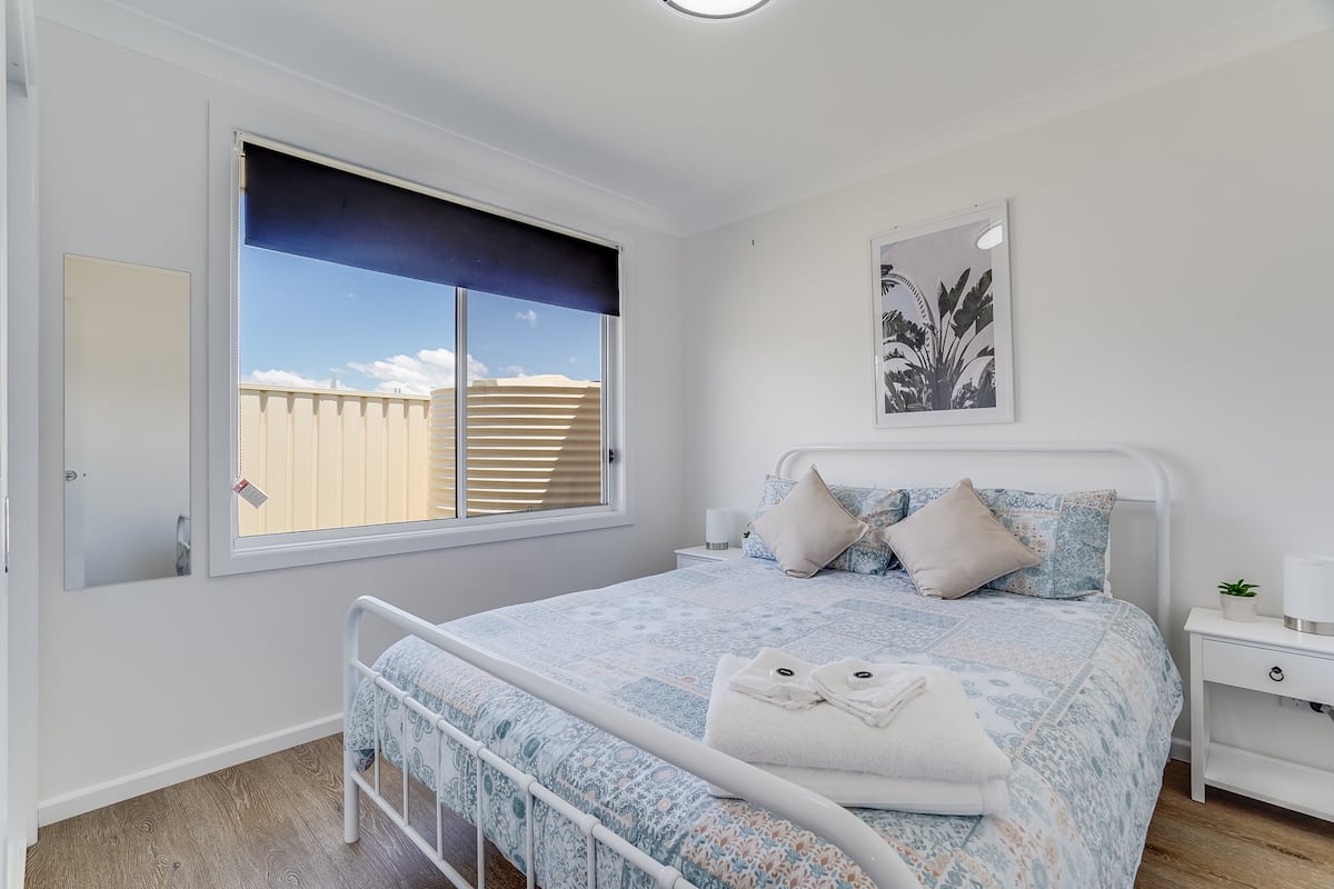 Stylish and comfortable 4 bedrooms. Walk to town, photo 7