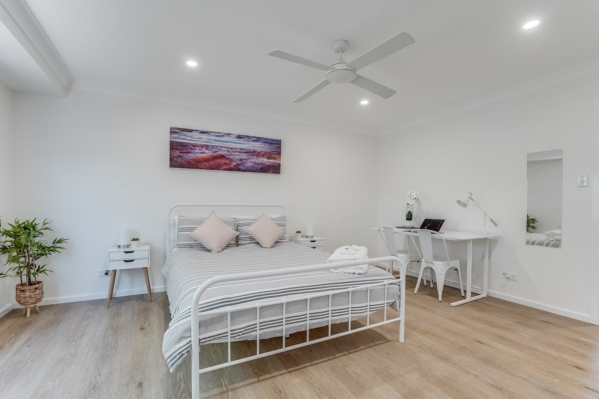 Stylish and comfortable 4 bedrooms. Walk to town, photo 6