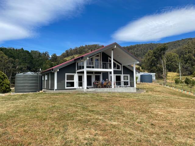 Luxury Huon Valley Farm Stay gallery image 2