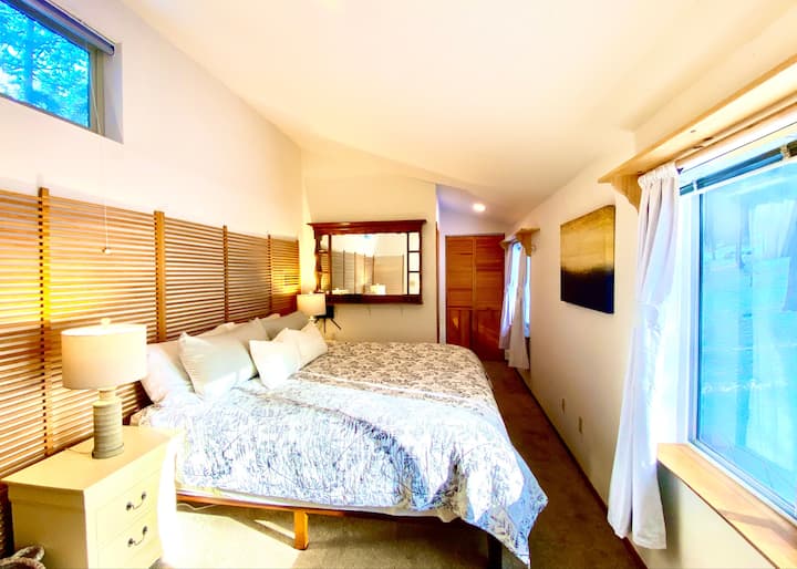 Брачна спална соба (апартман на поткровје)