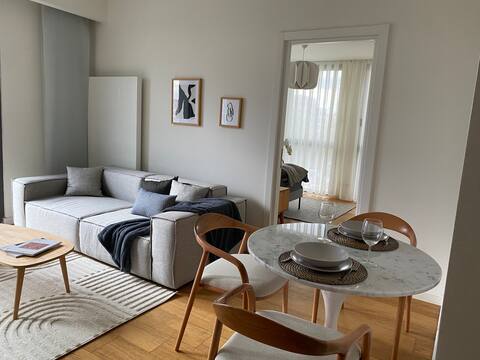 Scandinavian 1 Bedroom with Gym & Pool