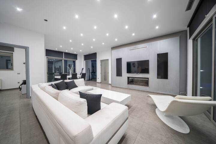 La Maison Du Soleil Luxury Villa by 8essentially gallery image 4