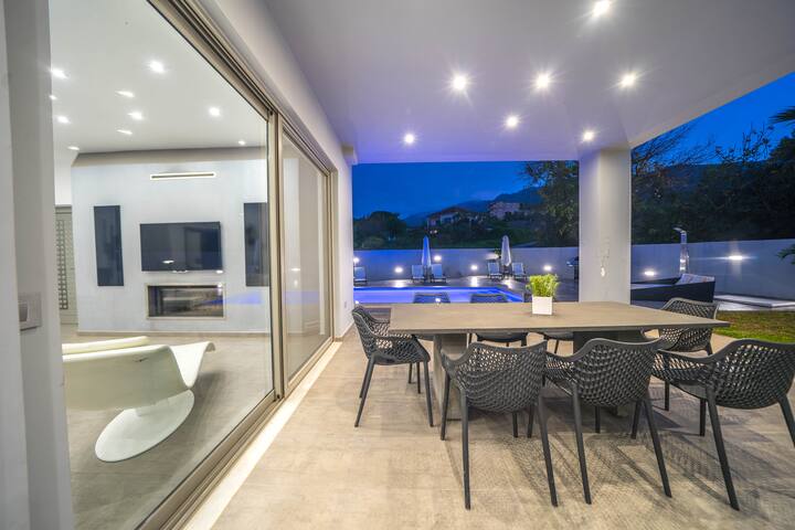 La Maison Du Soleil Luxury Villa by 8essentially gallery image 5