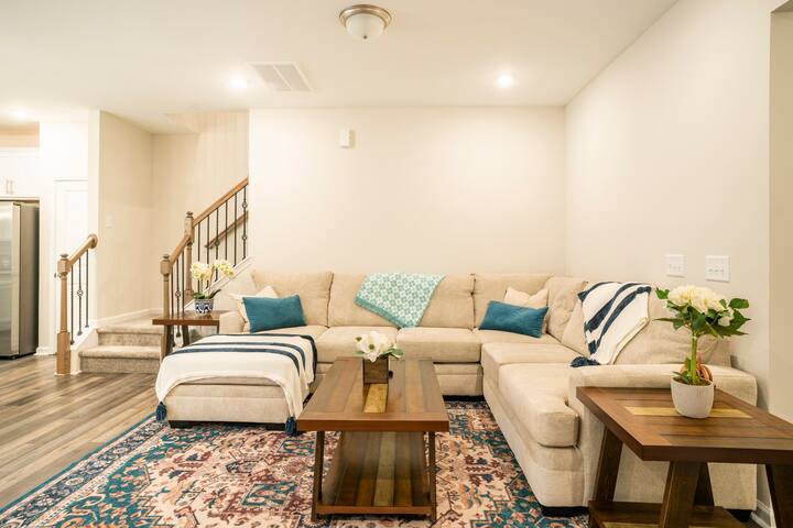 Sleeps 8! 3BR, Family & Pet-Friendly New Townhome!