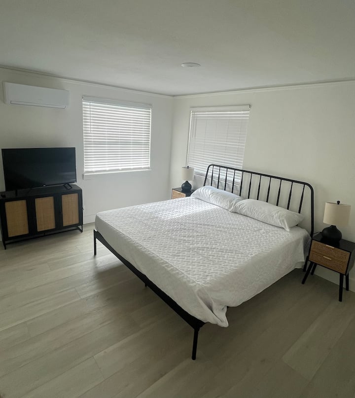 Ghorofa kuu ya chumba cha wageni Kitanda aina ya King